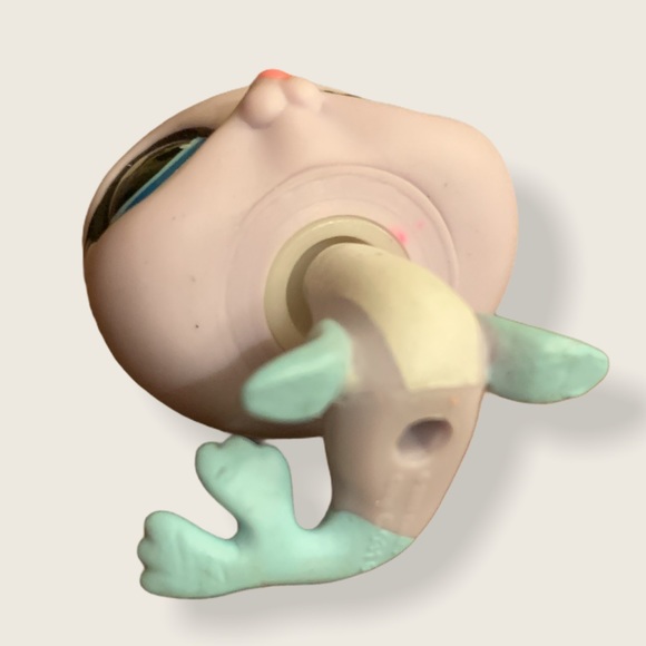 Littlest Pet Shop. 2007 Hasbro. Lavender Seal. - Picture 2 of 3